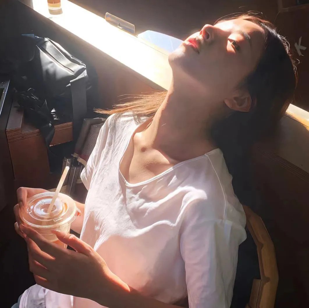 某天初恋闯进来 封面
